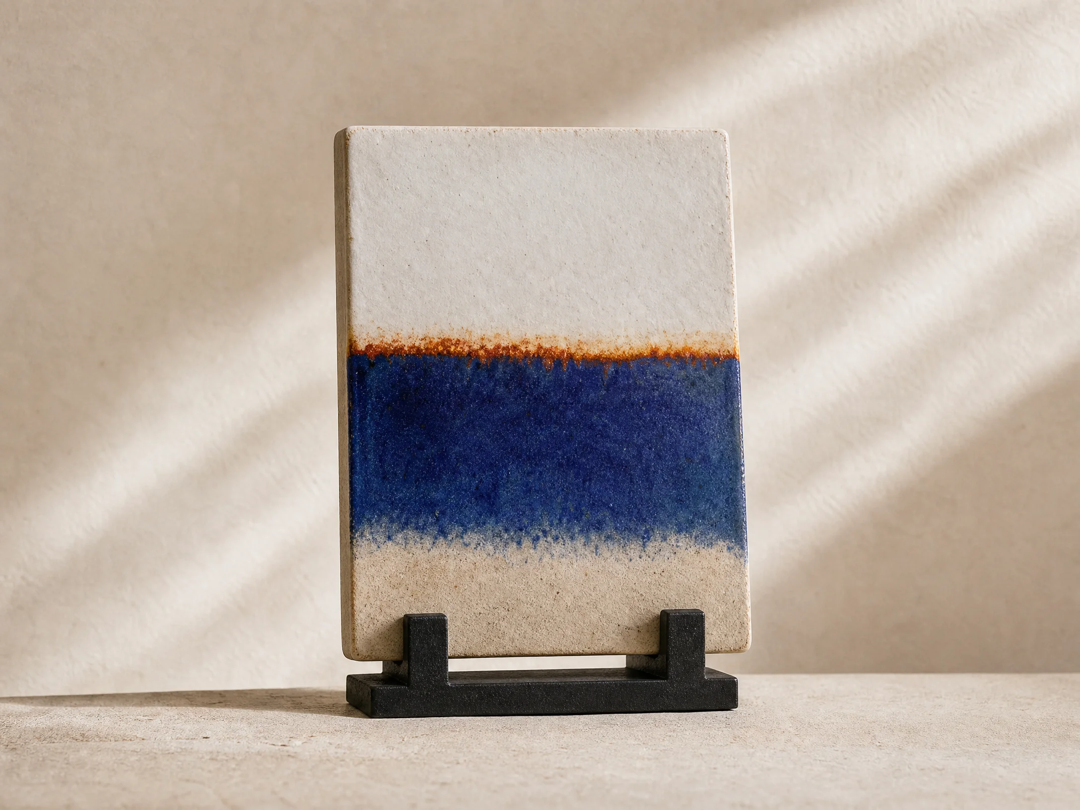 Single ceramic evidence tile with a cobalt measurement band